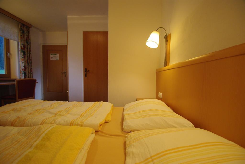 Gasthof Schonblick Hotel Russbach am Pass Gschütt Eksteriør billede